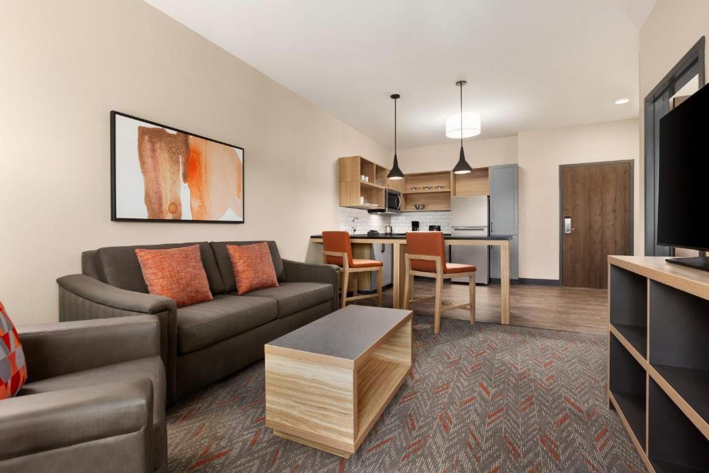 One-Bedroom Queen Suite interior